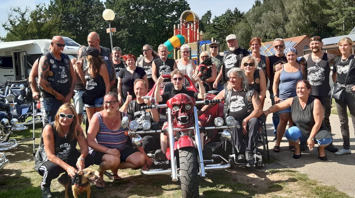 Trike Club Belgium schenkt Kevin supportpakket en dag van z'n leven