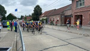 doortocht peloton Beker van België U17 Nieuwelingen wielerwedstrijd Grote prijs Tania De Jonge Nederhasselt 2021