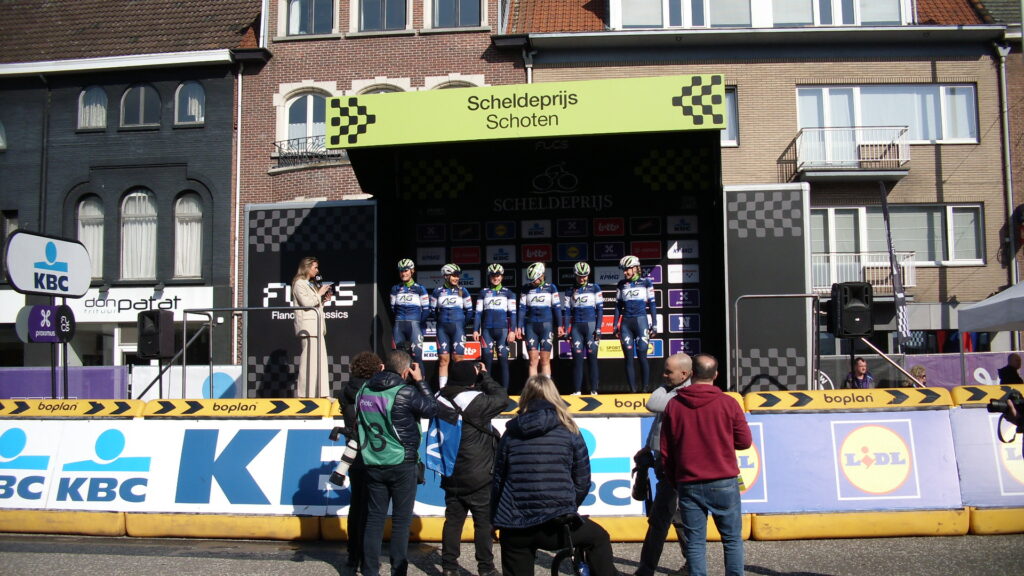 Jade Linthoudt startpodium Scheldeprijs 2023